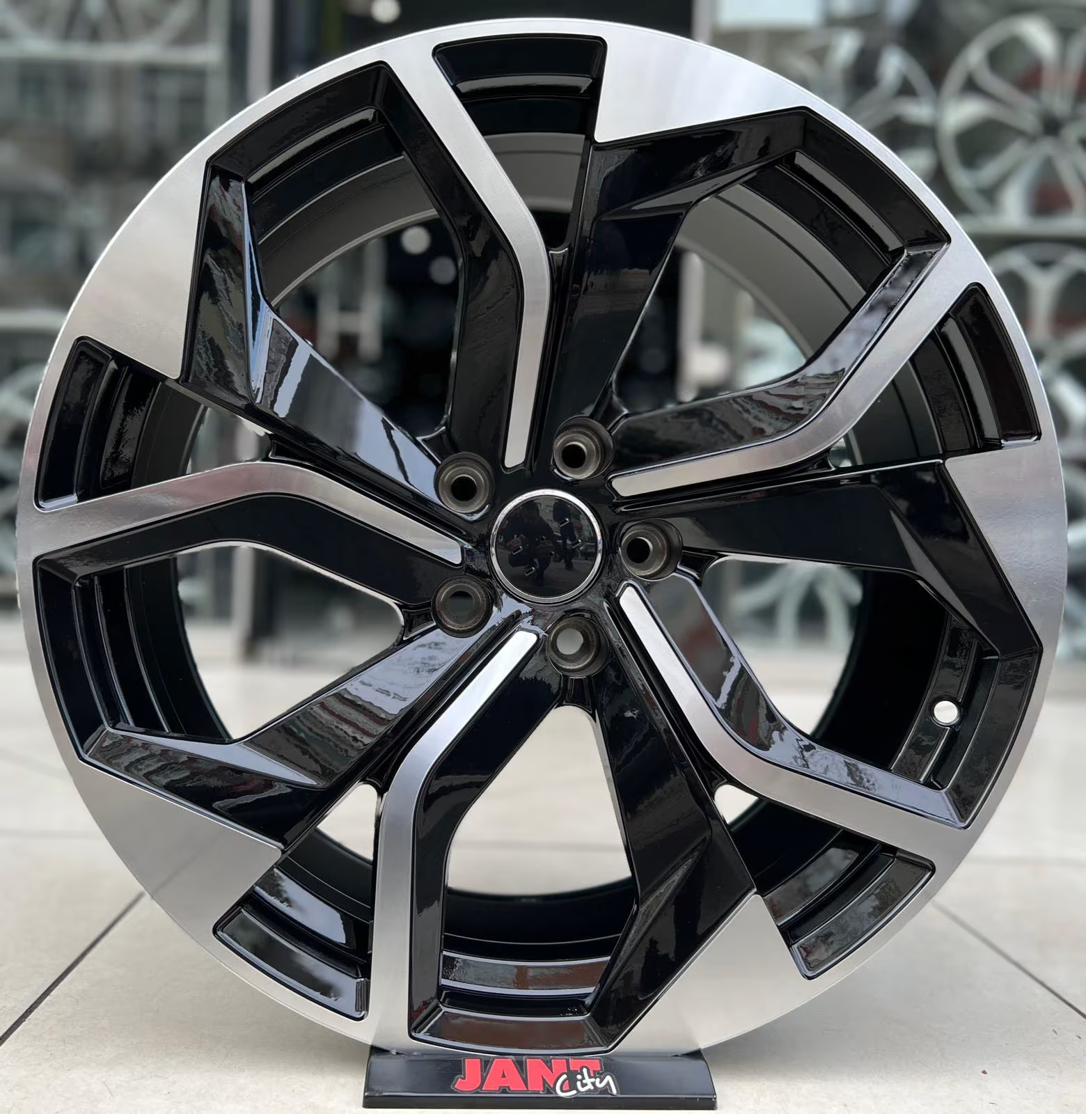 جنوط أودي RSQ8 مقاس 22 قدمًا 5 × 112