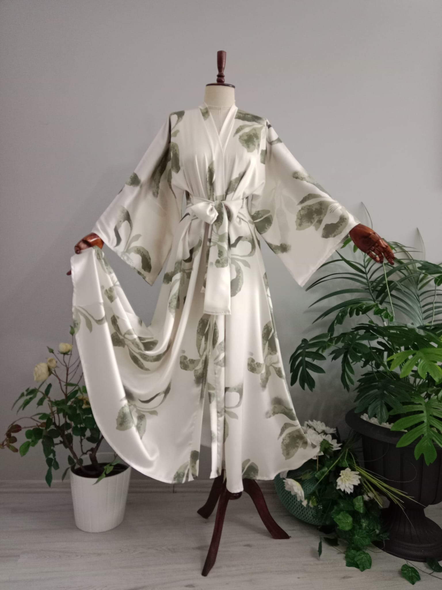 We produce modest women’s clothing, including two-piece sets, kimonos, and evening wear.