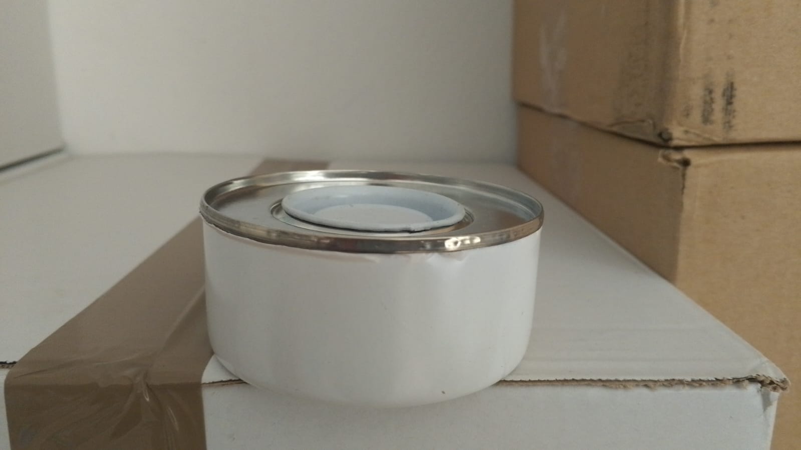 Üstten Açılır Yuvarlak Metal Kutu Arıyoruz
