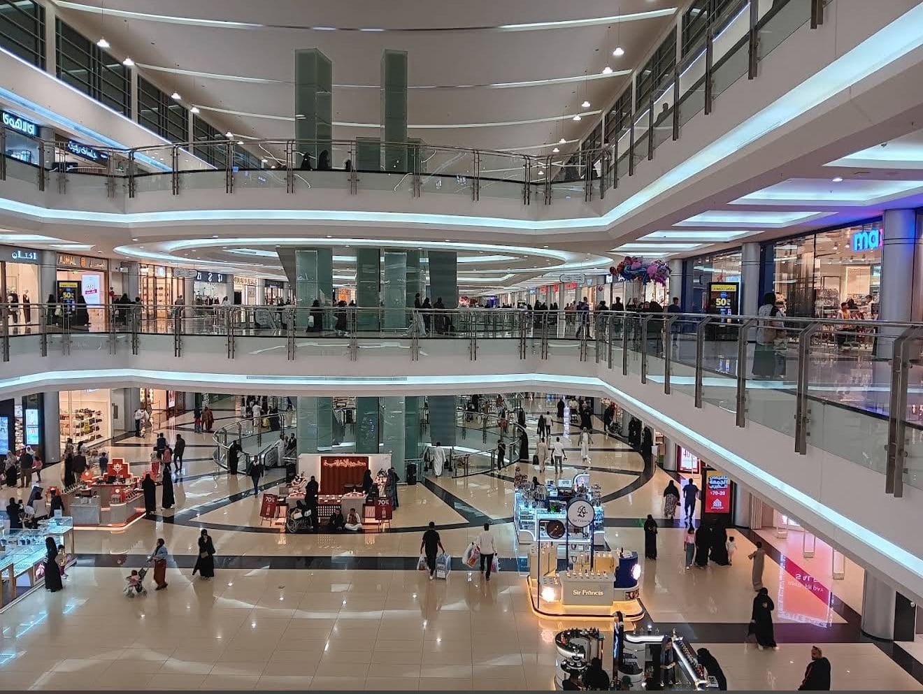 Investment Commercial Center for Sale in Riyadh | Al Suwaidi District | Al Qasr Mall | Annual Income SAR 90 Million | 95% Occupancy Rate