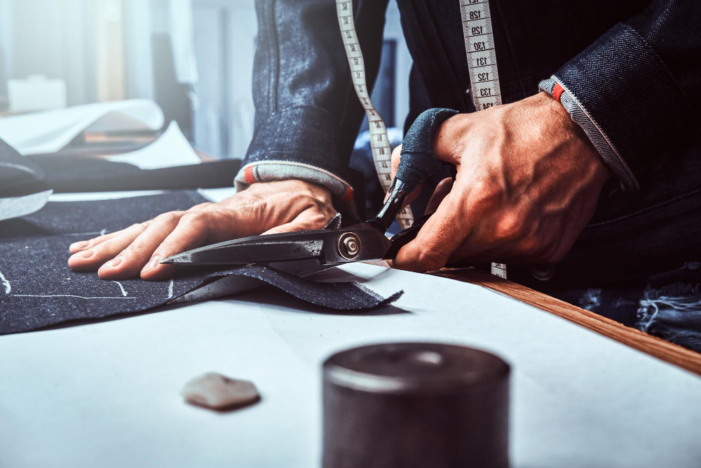 MEN’S & WOMEN’S CLOTHING MANUFACTURER – SWEATSHIRTS, T-SHIRTS & MORE
