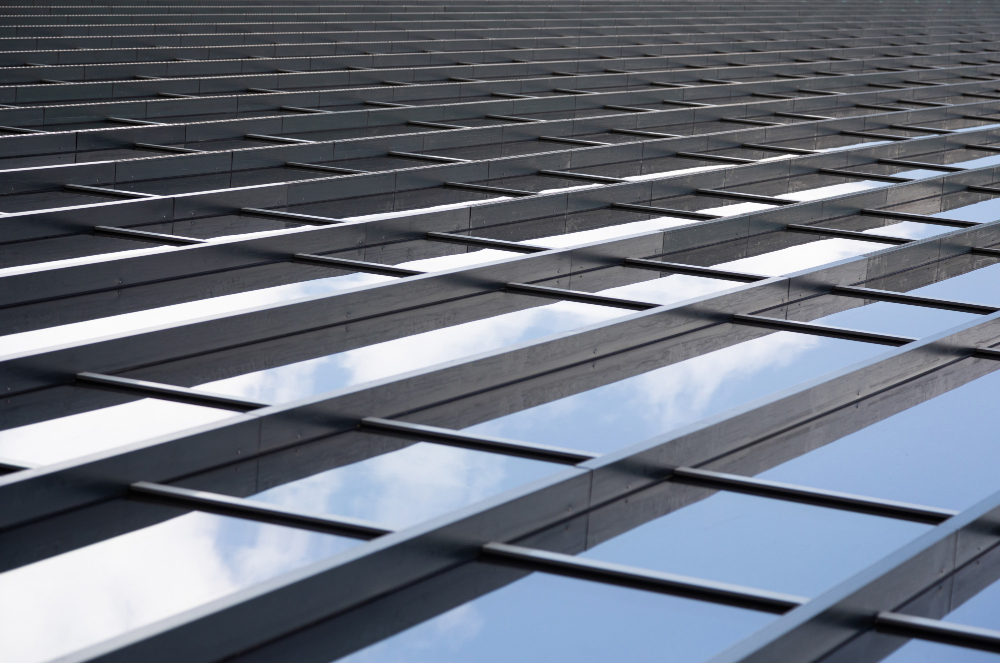 HERSTELLER VON METALL-DACHZIEGELPANELS UND ABGEHÄNGTEN DECKENSYSTEMEN
