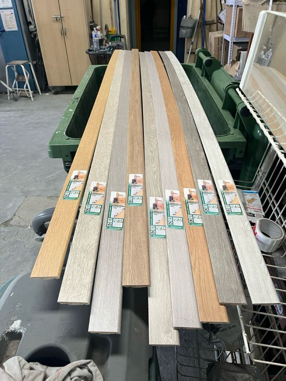 🪵 Bulk Lot: Solid Wood Beech Skirting Board – 2.5 m Length – €2/pc – Total 5 Containers – France Stock!