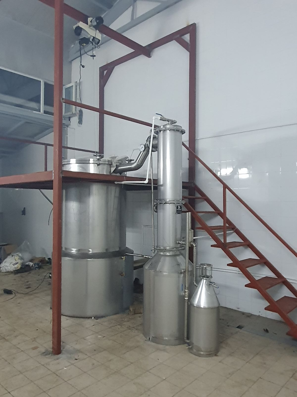 Solid-Fuel Steam Distillation Unit