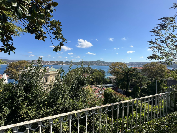 Historic Bosphorus Mansion in Yeniköy – 3,665 m² Plot with Income Potential up to USD 4 Million per Year
