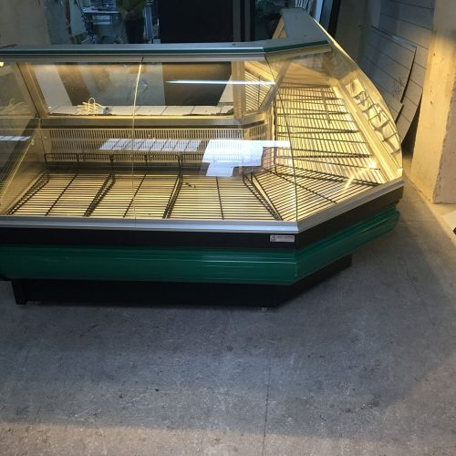 قسم ثلاجات السوبرماركت واللحوم الباردة