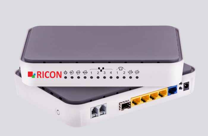 موجه/محول صناعي S9960ME-4GE SFP من سلسلة ME F/O للموجهات الصناعية