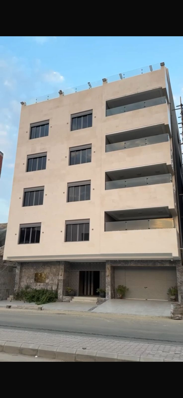 ✨ New Building for Sale in Mecca – Within the Haram al-Sharif Boundaries, High Demand Potential