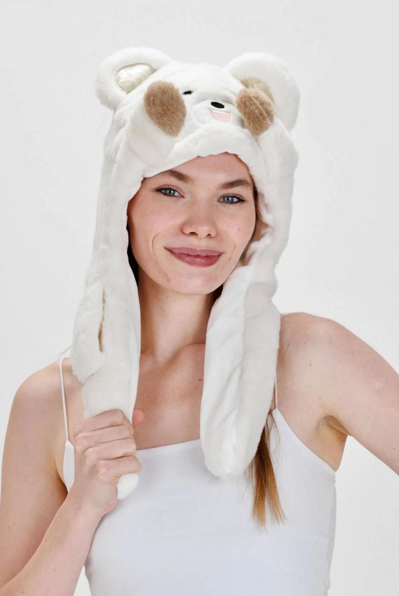 Ecrou Shy Bear Hat with Moving Paws